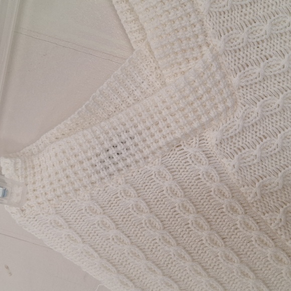 Elegant White Fringe Sweater Poncho - Picture 3 of 6